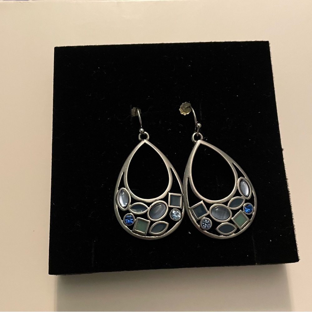 Elegant Silver and Blue Teardrop Fashion Earrings. EUC 1.5 in